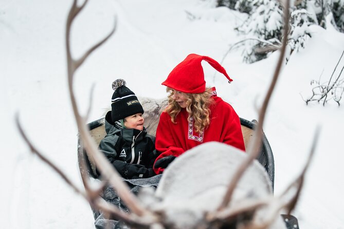 2km Sleigh Ride & Feeding Experience at Traditional Reindeer Farm - Meeting the herder and learning about reindeer