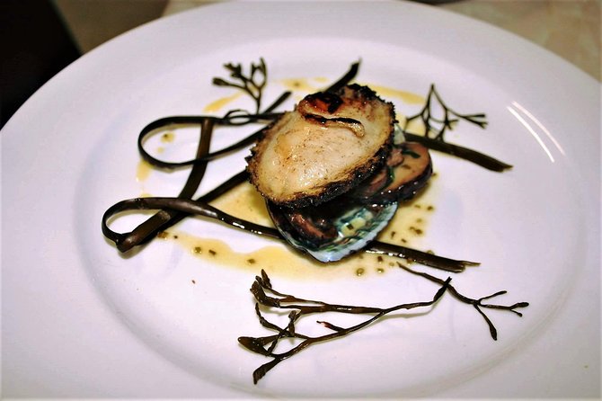 Abalone farm tour and tasting with coastal seaweed walk. Guided. 2 hours - Inside the abalone farm