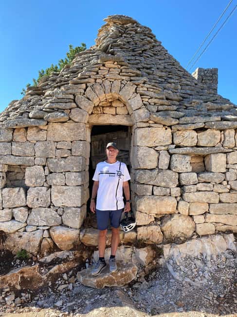 Alberobello: Guided e-bike tour + mill & donkey farm - Riding the countryside by e-bike