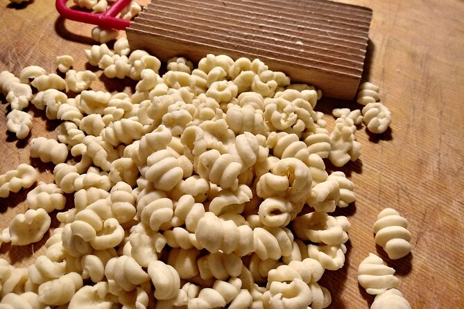 Alghero Home Cooking Pasta Class at a Farmhouse with Wine - How much teaching should you expect?