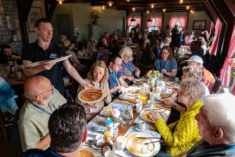 Amsterdam: Experience Zaanse Schans Windmills & Cheese Farm - Food, Discounts, and the Pancake Stop