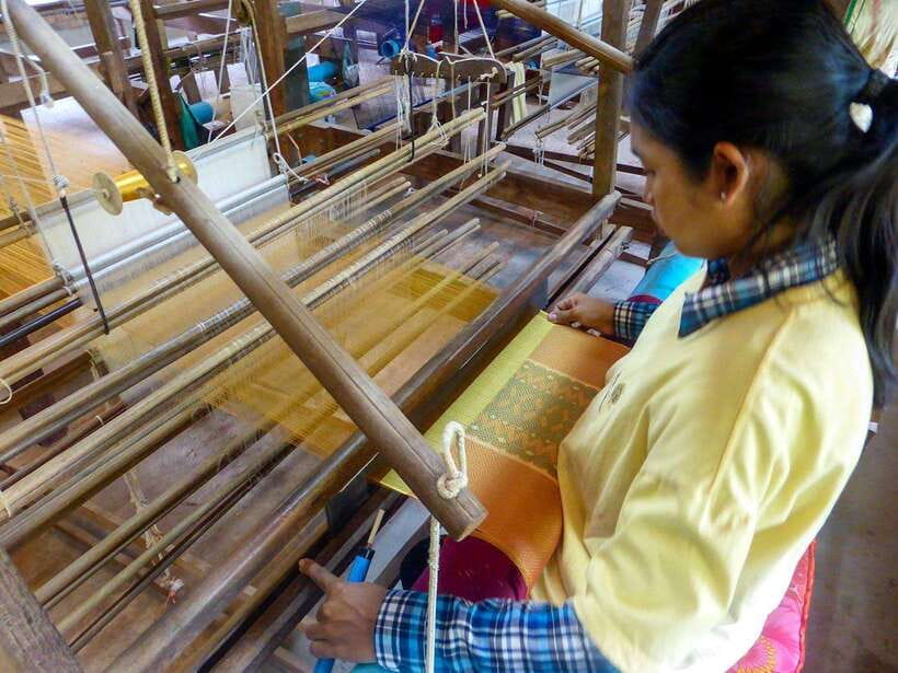 Angkor Silk Farm & Lotus Silk Farm: Siem Reap Discovery Tour - Guides, drivers, and the pace of the visit