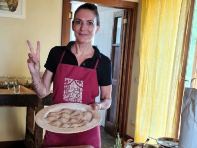 Arezzo: pasta e tiramisù cooking class organic Tuscan farm