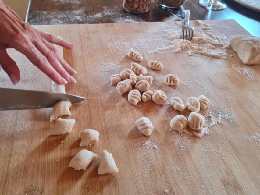 Arezzo: pasta e tiramisù cooking class organic Tuscan farm - Should you book this Arezzo cooking class?