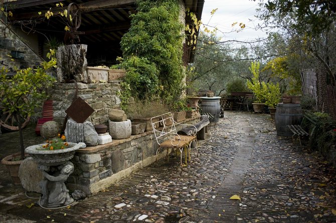 Assisi, Deruta & organic gourmet lunch at the olive oil farmhouse from SIENA - Deruta and the art of majolica