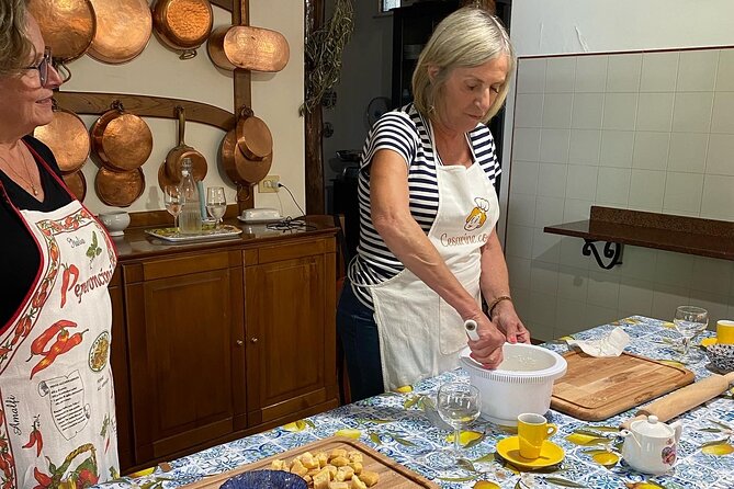 Authentic cooking class on a farm with a view of Sorrento. - Making fresh tagliatelle and fettuccine