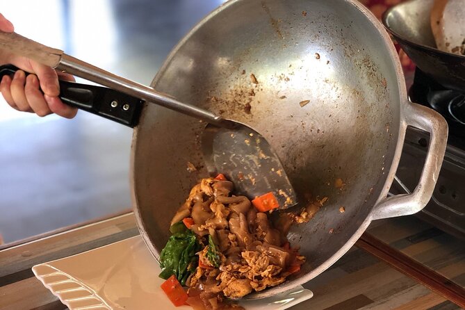 Baan Farm Thai Cooking School Chiangmai - From Chiang Mai’s Old City to the market