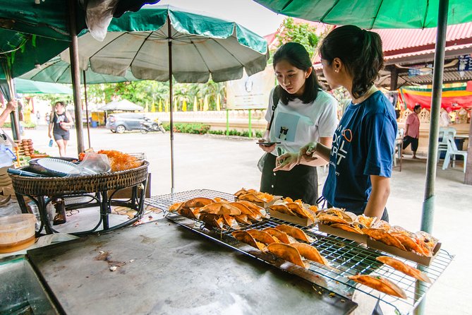 Bangkok Floating Market & Boat Ride to an Orchid Farm - Wat Saphan, a quieter temple stop