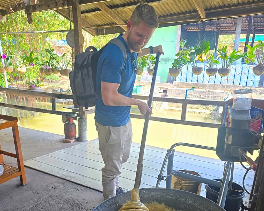 Bangkok: Private Floating & Railway Markets with Farm Visits - Who should book this market day