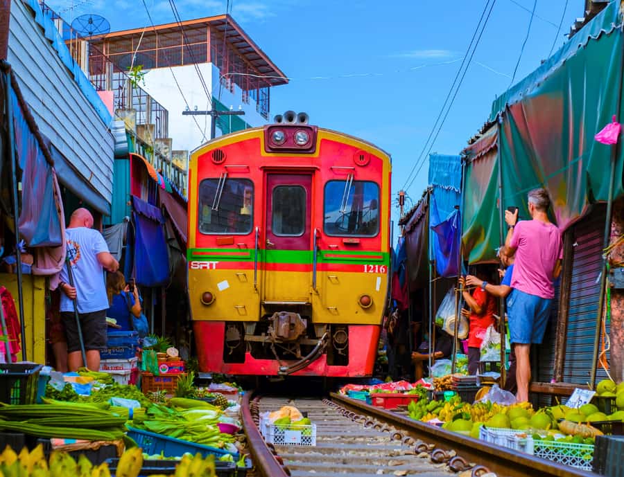 Bangkok: Private Floating & Railway Markets with Farm Visits - Why the private format makes sense from Bangkok