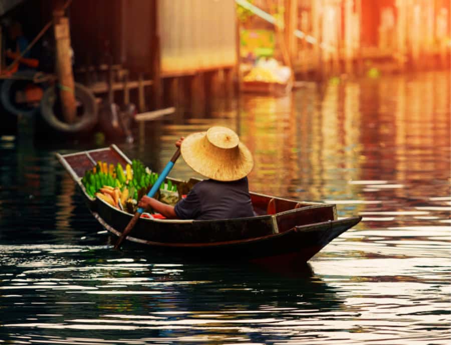 Bangkok: Private Floating & Railway Markets with Farm Visits - Seeing coconut sugar made at a working stop