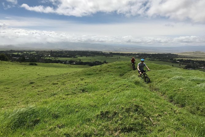 Big Island Mountain Biking on Anna Ranch - The first miles through pasture and tropical growth