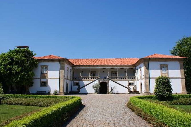 Braga/Guimarães: 1 Day with Lunch + farm and wine tasting - Lunch in Braga, with time to slow down
