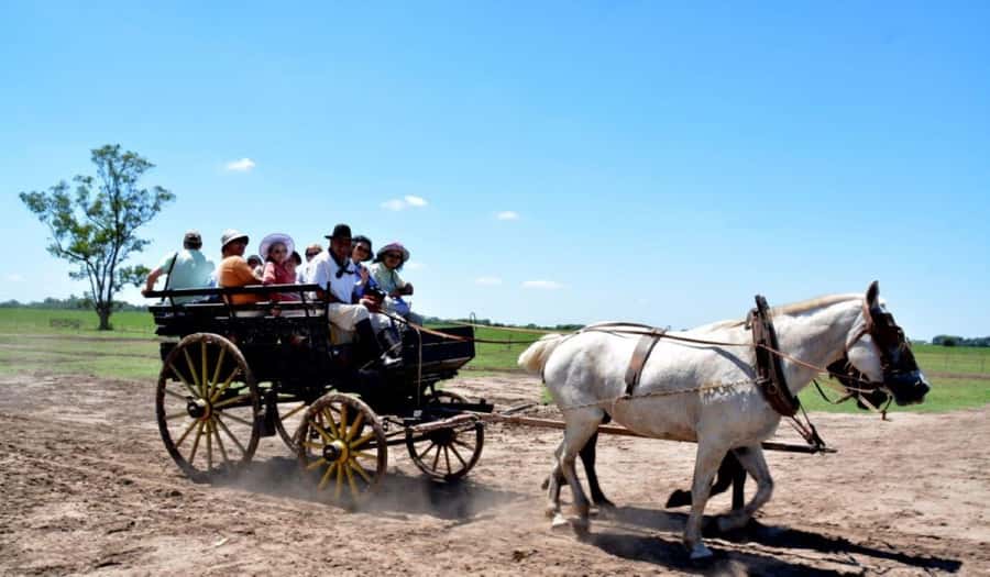 Buenos Aires: Santa Susana Ranch Day Tour, BBQ & Shows - Museum, chapel, and old-fashioned rides