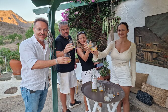 Canarian farmhouse in Mogan, mango farm and vermouth factory - Walking through a traditional Canarian farmhouse