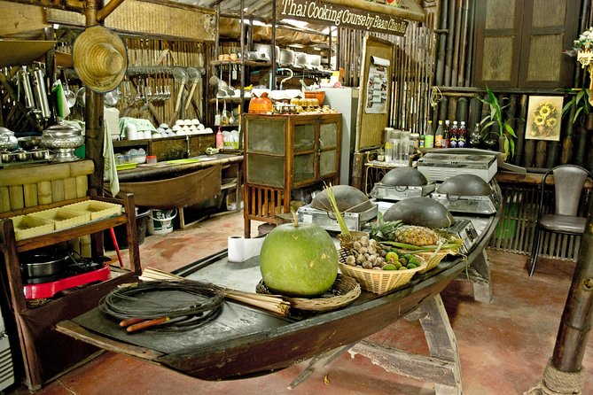 Chiang Mai Farm Life & Khao Soy Tasting on a Half-Day Boat Tour - What the guide service is really like
