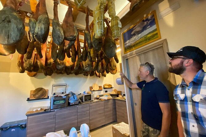 Cinta Senese tour with tasting dinner on the farm - Inside the small cellar