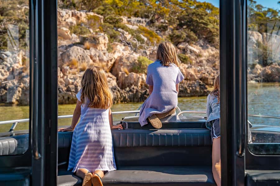 Coffin Bay: Short and Sweet Oyster Farm Tour - Six oysters, local drinks, and the value of the tasting