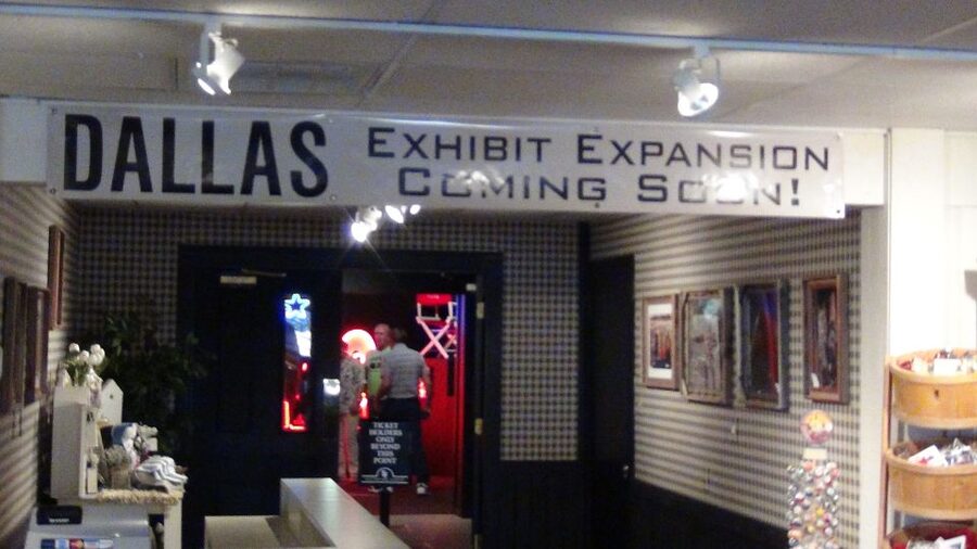 Dallas: Southfork Ranch, Dallas Highlights, and JFK Tour - Inside the Ewing Mansion and J.R.’s bedroom