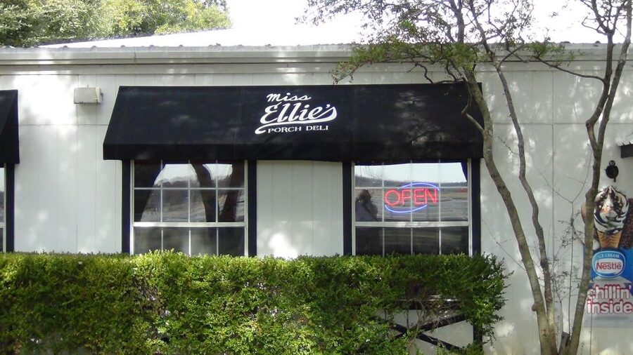 Dallas: Southfork Ranch, Dallas Highlights, and JFK Tour - Lincolns and Longhorns: the strongest memorabilia stop