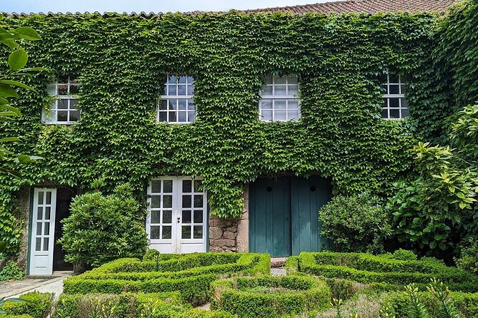 Douro Valley Private Tour: 2 Farms, Lunch & Boat Trip - Peso da Régua adds a local stop