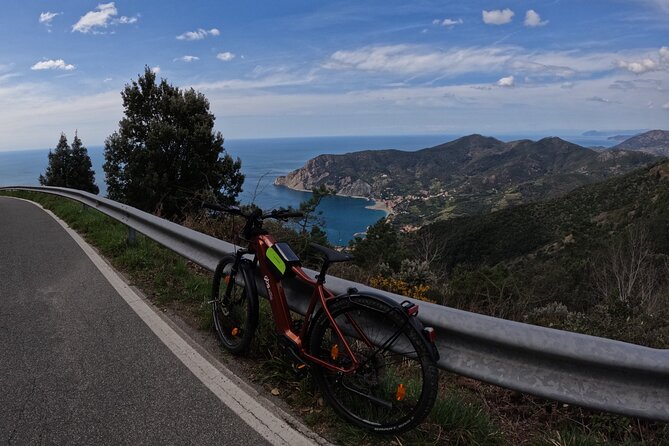 E-Bike Tour in Cinque Terre with Aperitif in Farmhouse - Key points at a glance