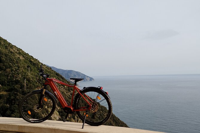 E-Bike Tour in Cinque Terre with Aperitif in Farmhouse - Fitness, equipment, and practical comfort