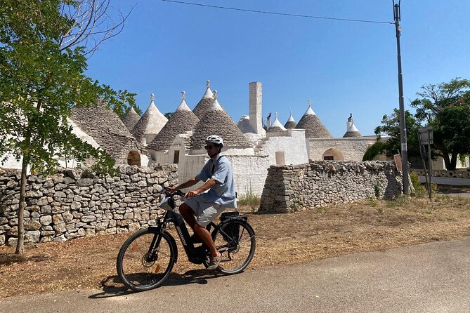 E-bike tour Martina Franca e Locorotondo and visit a dairy - Guide quality and group size