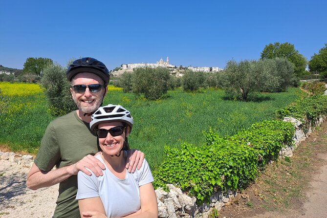 E-bike tour Martina Franca e Locorotondo and visit a dairy - Locorotondo’s historic center in 30 minutes