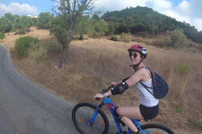 e-MTB Tour - Durrells Farm & Crab Lake [30Km - 18Mi] - The Private Format and Guide Support