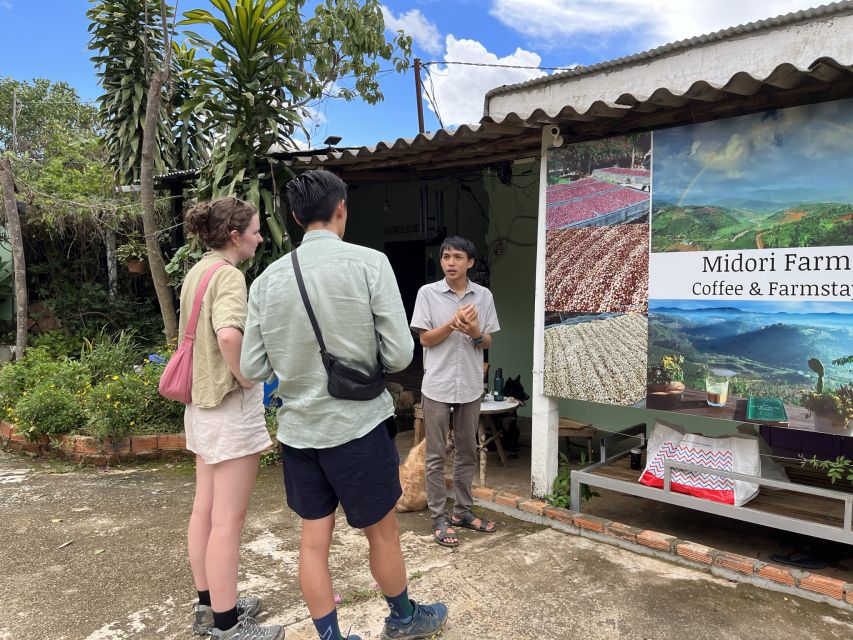 Experience specialty coffee with sustainable coffee farmers - Brewing with light, medium, and dark roasts