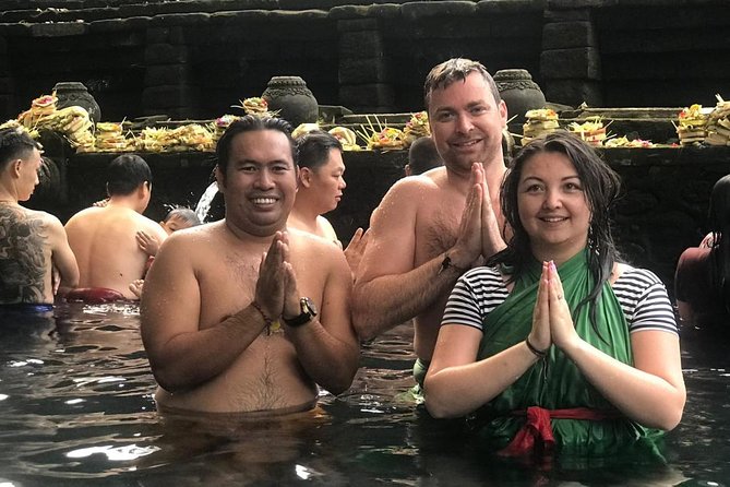 Farmer market, waterfalls, holy spring - All Inclusive - Starting at Gianyar’s traditional market