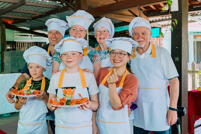 Farming & Cooking Class in Hoi An - Small Group Tour - Cycling through rice fields to Tra Que Village