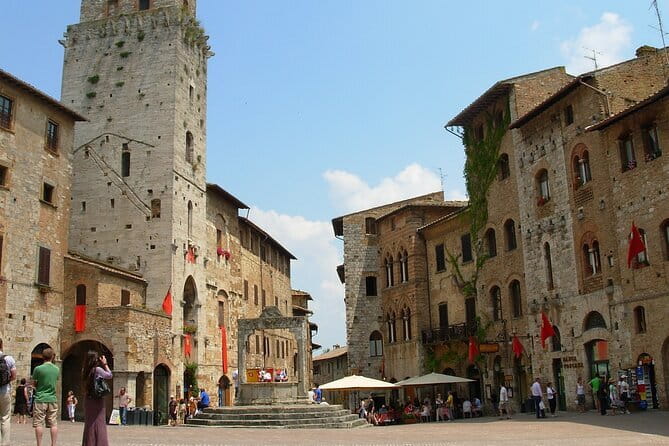 Fiesole : Florentine Hills, Roman Theater & Tuscan Farm Experience - The stadium and Liberty Square return