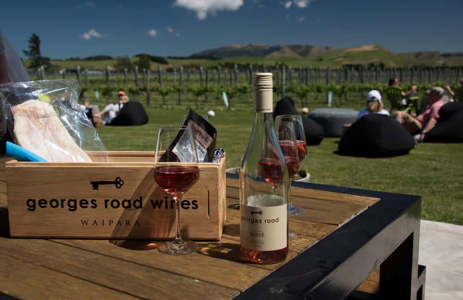 From Christchurch: Sheep Farm Experience with Lunch & Winery - The 105-minute return and Christchurch sightseeing loop