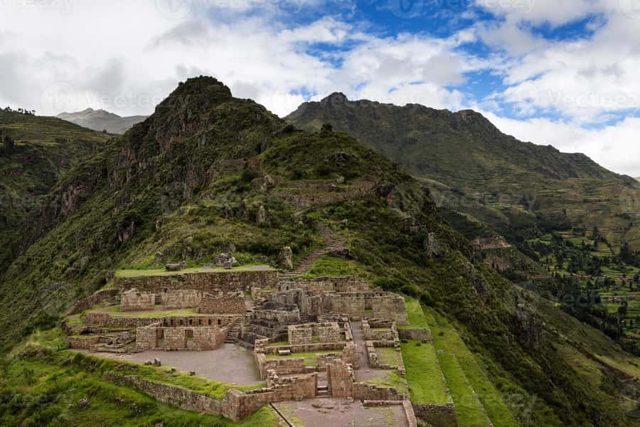 From Cusco: Private Pisac Ruins and Alpaca Farm Day Trip - Meeting llamas at Manos de la Comunidad