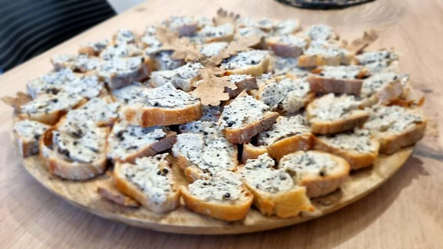 From location: Truffle farm visit, culinary workshop, meal - What the strongest praise tells you