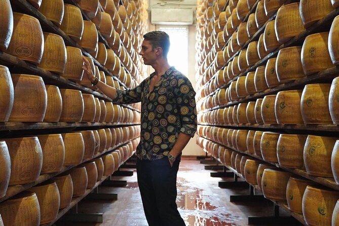 From Parma: Parmigiano Reggiano Farm Tour & Tasting with Transfer - Inside the caseificio: where the milk becomes cheese