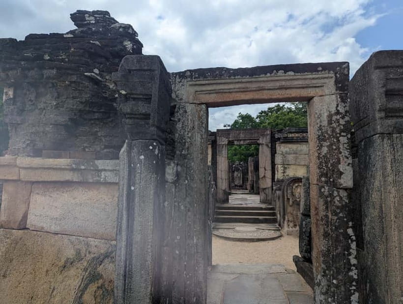 From Sigiriya:Polonnaruwa Day Tour with Farmers lunch - Photography, cycling, and the practical rhythm of the visit
