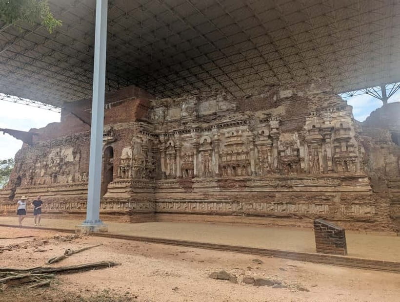 From Sigiriya:Polonnaruwa Day Tour with Farmers lunch - Pickup from Sigiriya and the road to the ruins
