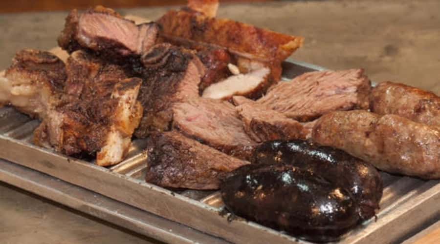 Full-Day at Santa Susana Ranch with BBQ, Drinks and Show - A welcome of empanadas, wine, and soft drinks