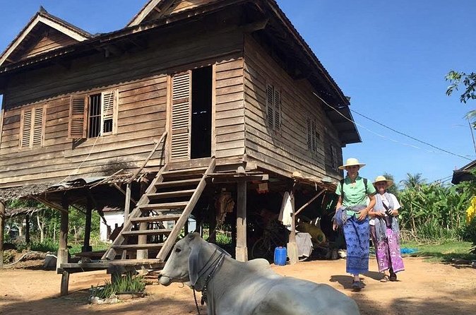 Full Day Siem Reap Farm Tour with Cooking Class and Monk Blessing - Guide, group size, and the pace of the day