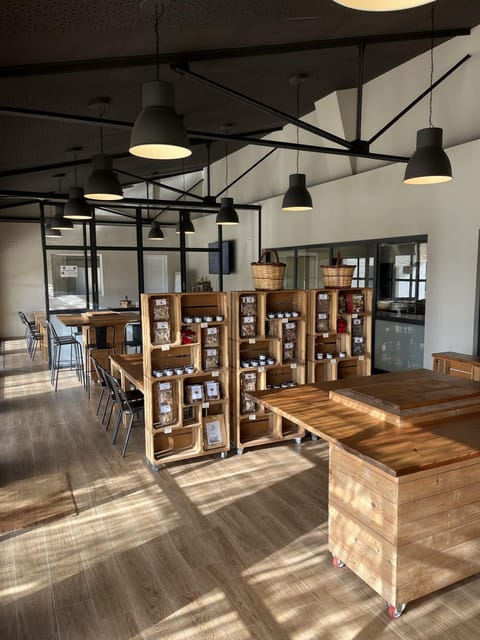 GUIDED TOUR + TASTE IN A MUSHROOM FARM - The tasting puts mushrooms in a new role