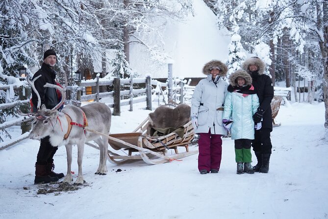 Half-Day Experience in Local reindeer farm in Lapland - Getting ready for a cold morning