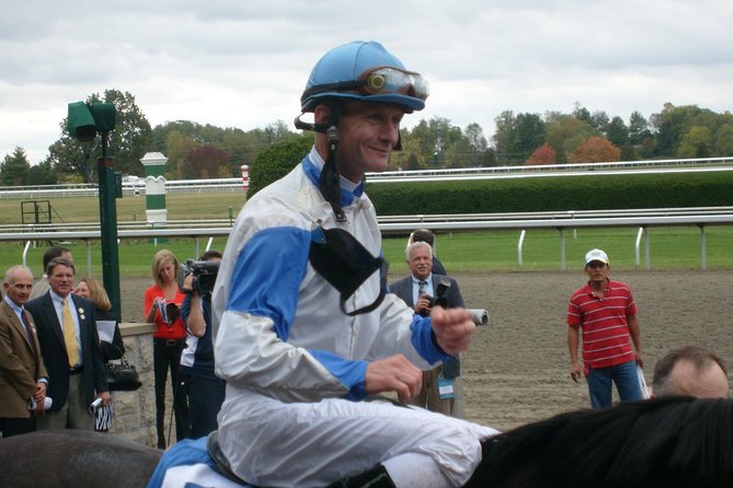 Half-Day Thoroughbred Horse Farm Tour in Kentucky - How much time you spend in the van