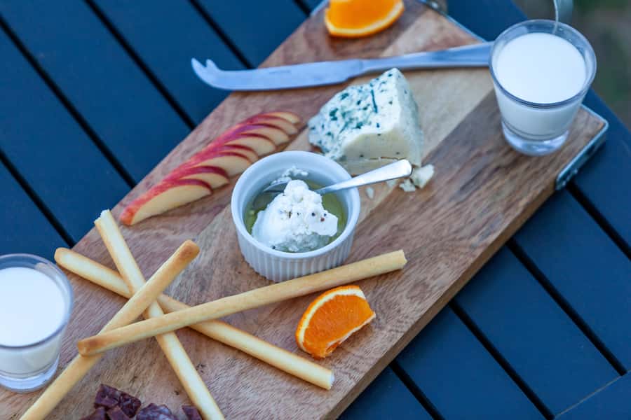 Harrisville: Summer Land Camel Farm Tour with Tasting - Learning the story of camels in Australia