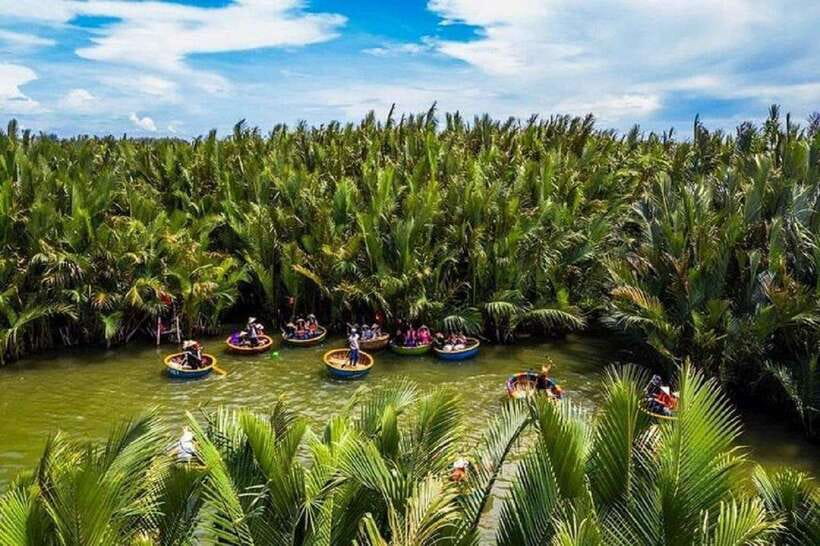 Hoi An Wet Rice Farming Tour-Basket Boat Tour Fishing-Lunch - Entering the bamboo basket boat