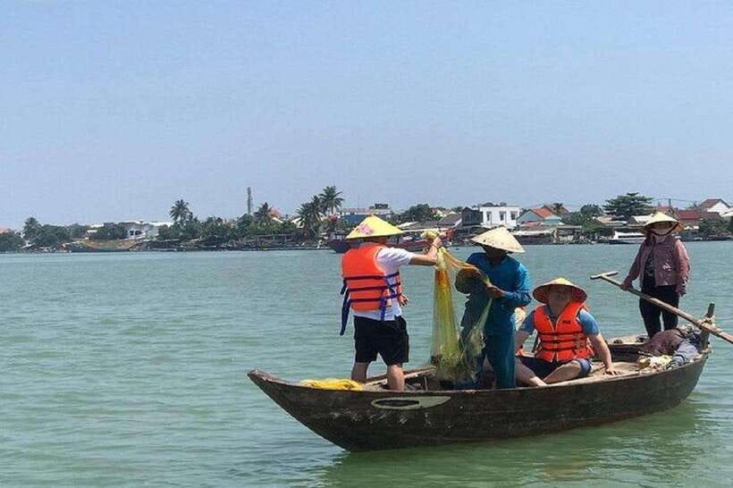 Hoi An Wet Rice Farming Tour-Basket Boat Tour Fishing-Lunch - Crabbing beside the coconut trees