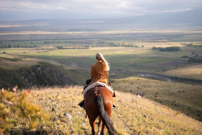 Horseback riding and barbecue in a private ranch - La Carrera, Mendoza - Empanadas and high-altitude wine before lunch
