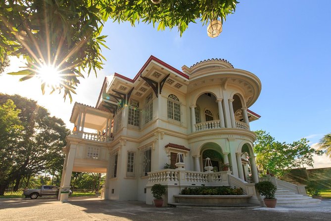 Iloilo City Tour (Garin Farm, Molo Mansion/Church, Vanishing Mansion) - Molo Mansion and the old house tradition